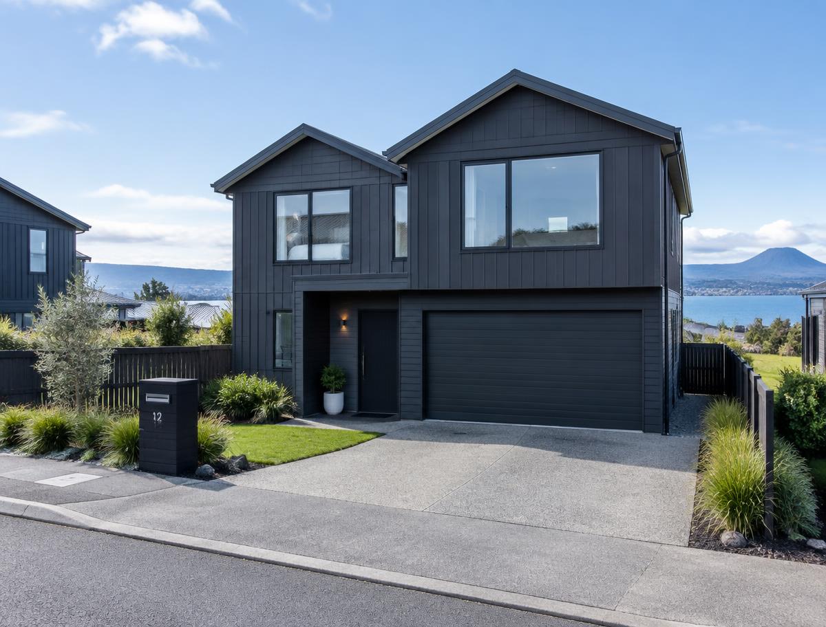 New-build townhouse, Hilltop