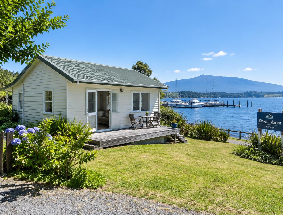 Classic bach by the marina, Kinloch